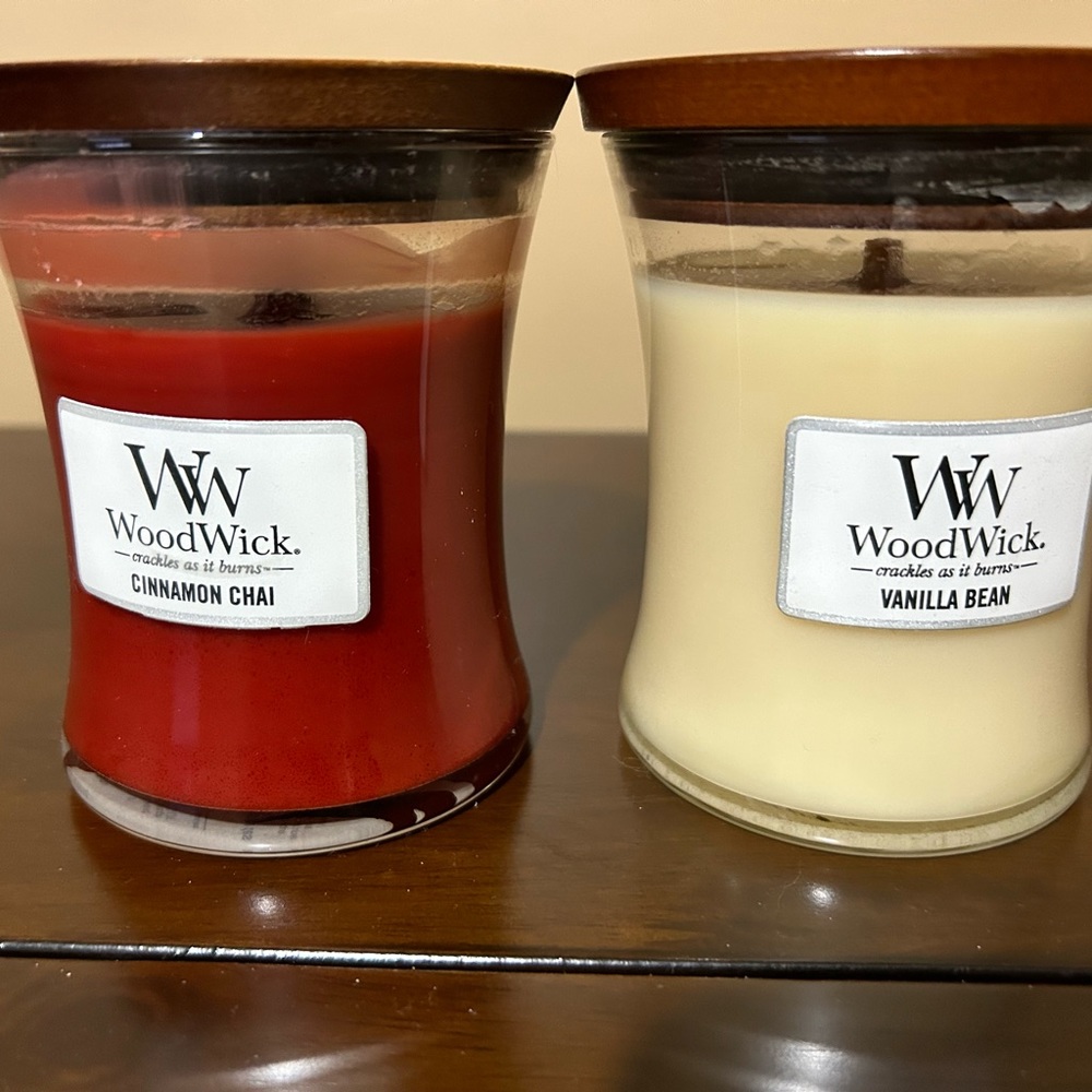 2 Wood-wick candles vanilla bean & cinnamon chai